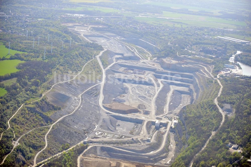 Luftaufnahme Rüdersdorf - Zement- Tagebau und Baustoff- Werk im Ortsteil Tasdorf in Rüdersdorf im Bundesland Brandenburg, Deutschland