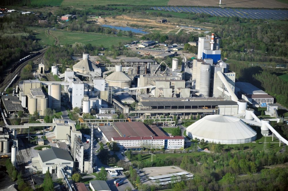 Rüdersdorf von oben - Zement- Tagebau und Baustoff- Werk im Ortsteil Tasdorf in Rüdersdorf im Bundesland Brandenburg, Deutschland