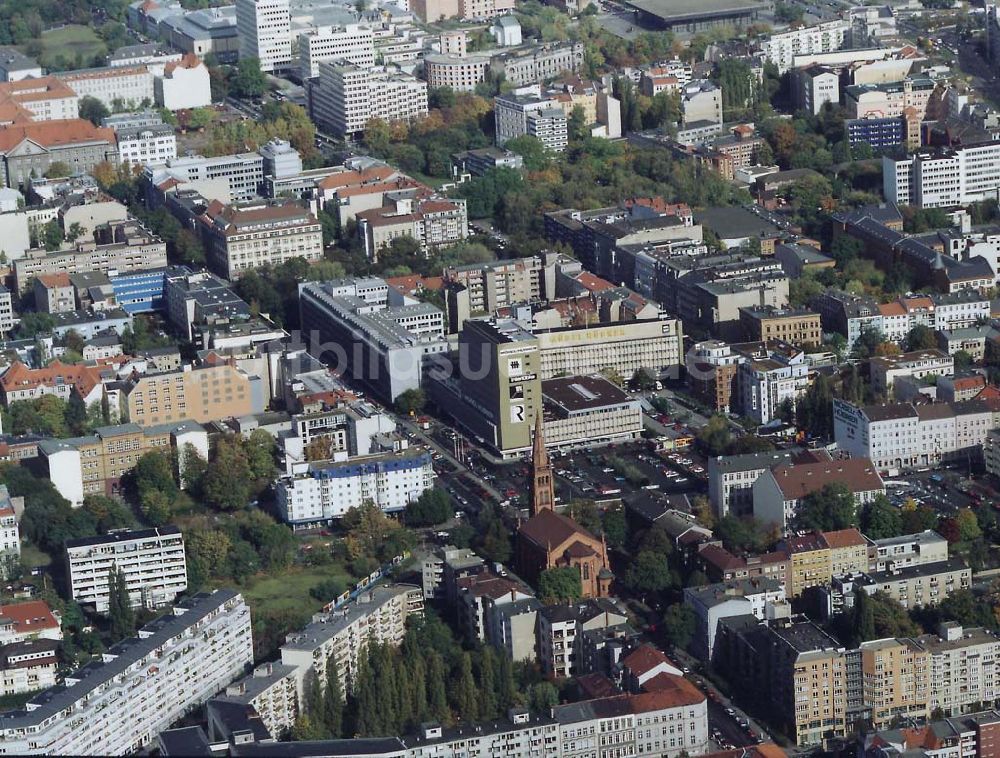 Luftaufnahme Berlin - Tiergarten - Zentrale der Firma Möbel Hübner in der Stendaler Straße in Berlin-Tiergarten.