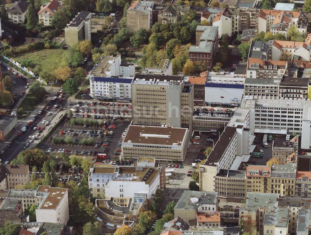 Luftaufnahme Berlin - Tiergarten - Zentrale der Firma Möbel Hübner in der Stendaler Straße in Berlin-Tiergarten.