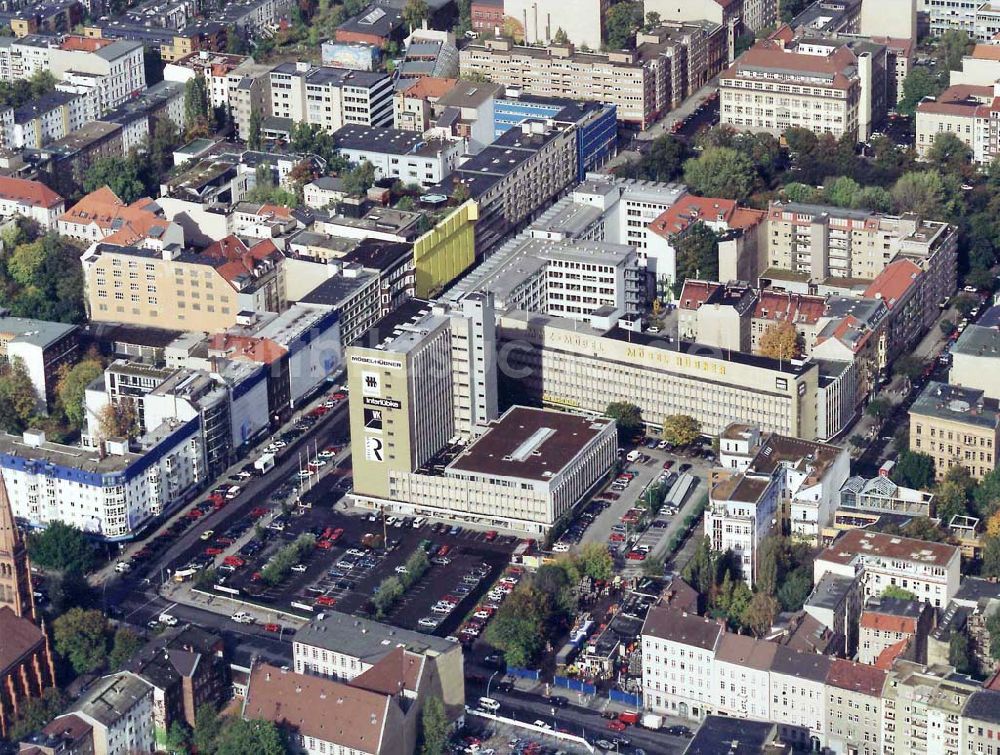 Berlin - Tiergarten von oben - Zentrale der Firma Möbel Hübner in der Stendaler Straße in Berlin-Tiergarten.