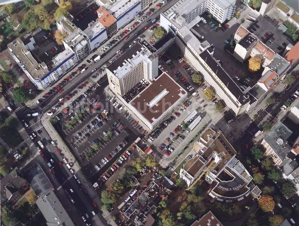 Berlin - Tiergarten aus der Vogelperspektive: Zentrale der Firma Möbel Hübner in der Stendaler Straße in Berlin-Tiergarten.