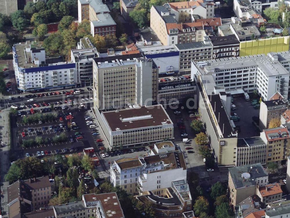 Luftbild Berlin - Tiergarten - Zentrale der Firma Möbel Hübner in der Stendaler Straße in Berlin-Tiergarten.