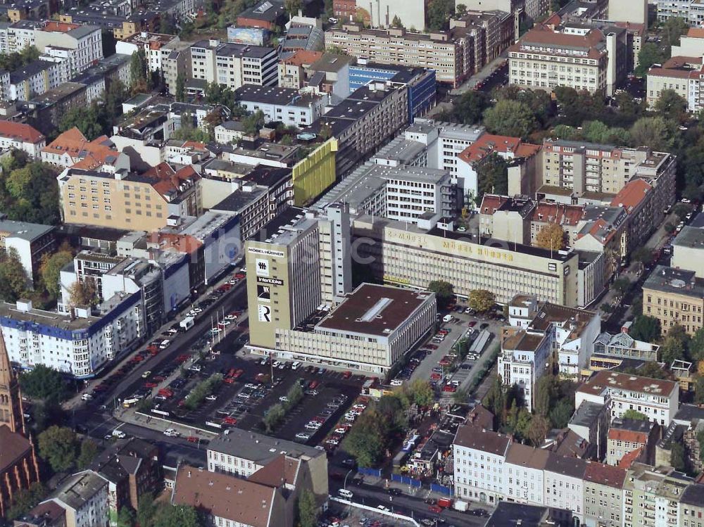 Luftaufnahme Berlin - Tiergarten - Zentrale der Firma Möbel Hübner in der Stendaler Straße in Berlin-Tiergarten.