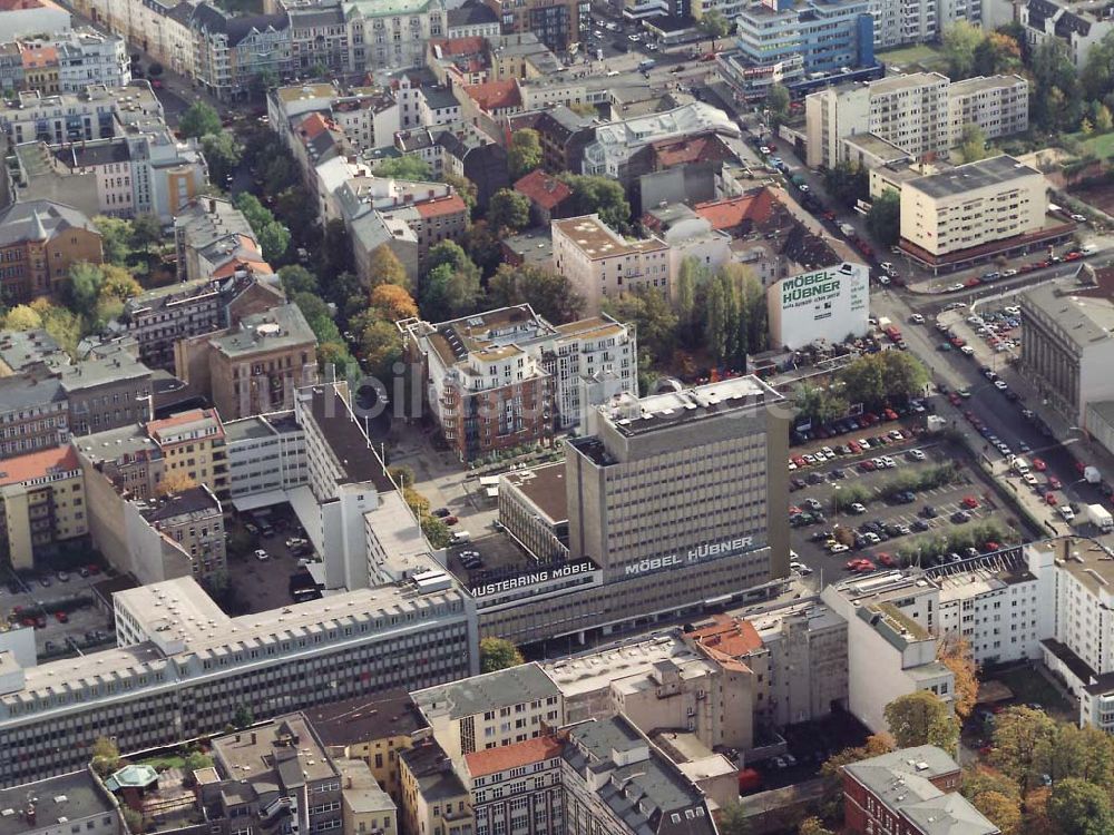 Berlin - Tiergarten von oben - Zentrale der Firma Möbel Hübner in der Stendaler Straße in Berlin-Tiergarten.