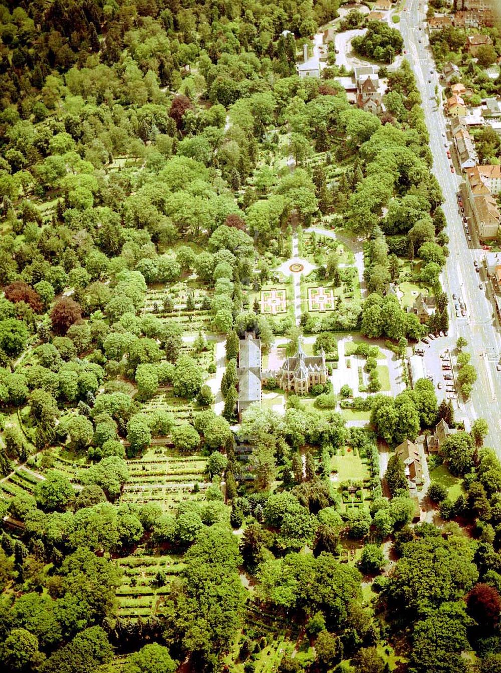 Braunschweig aus der Vogelperspektive: Zentralfriedhofes in Braunschweig