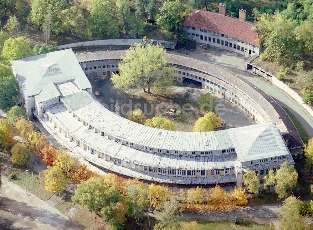 Luftbild Dallgow - Döberitz - Zentralgebäude des ehem. Olympischen Dorfes in Dallgow-Döberitz bei Wustermark in Brandenburg.