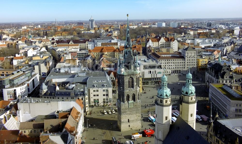 Luftaufnahme Halle ( Saale ) - Zentrum von Halle an der Saale mit Blick auf den Roten Turm und die Marktkirche im Bundesland Sachsen-Anhalt