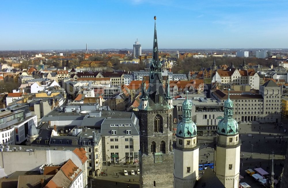 Halle ( Saale ) aus der Vogelperspektive: Zentrum von Halle an der Saale mit Blick auf den Roten Turm und die Marktkirche im Bundesland Sachsen-Anhalt