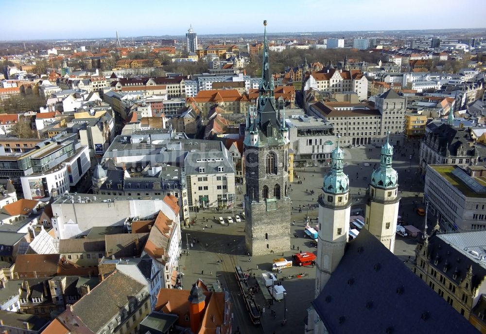 Luftaufnahme Halle ( Saale ) - Zentrum von Halle an der Saale mit Blick auf den Roten Turm und die Marktkirche im Bundesland Sachsen-Anhalt