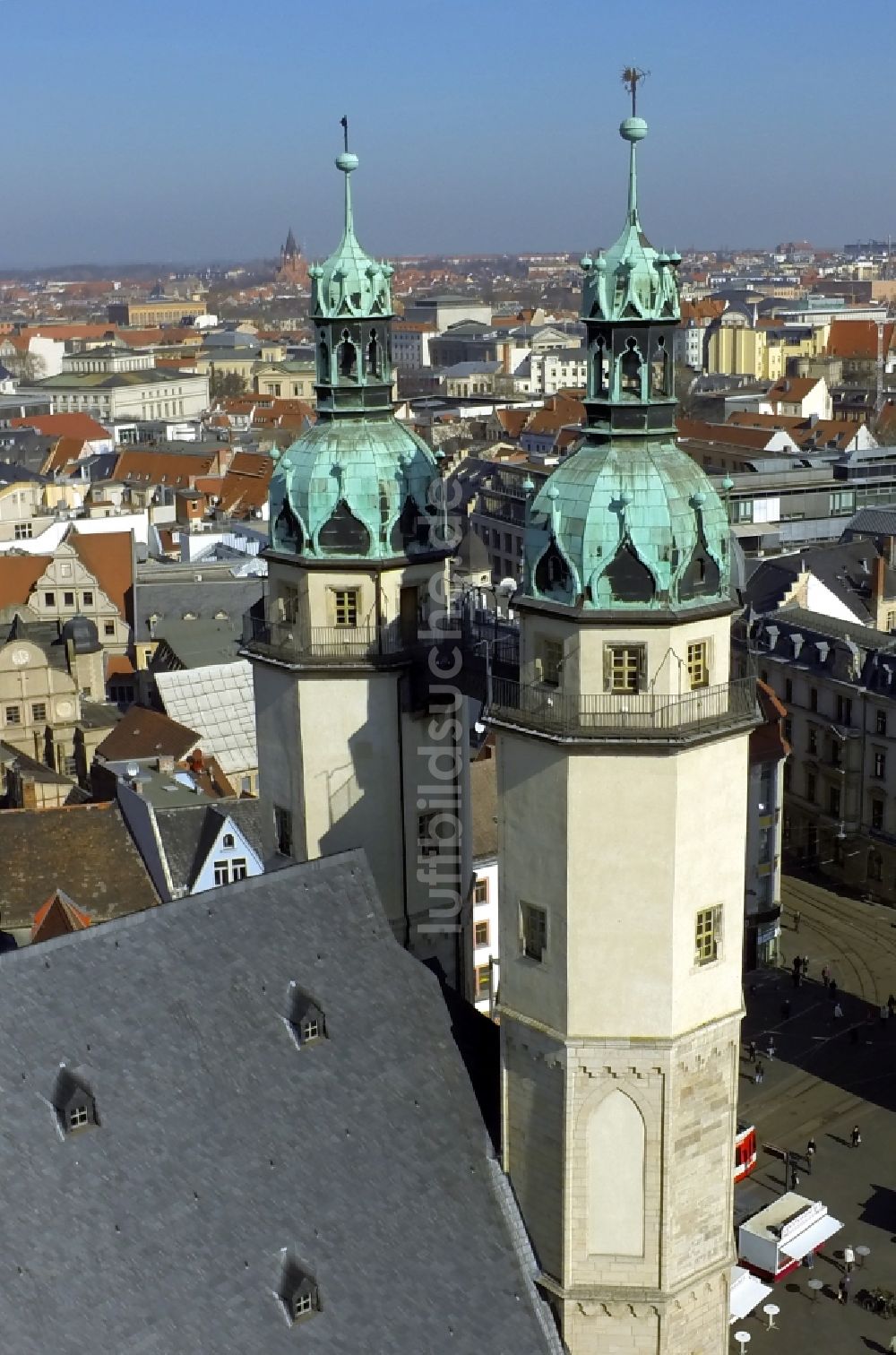 Luftaufnahme Halle ( Saale ) - Zentrum von Halle an der Saale mit Blick auf den Roten Turm und die Marktkirche im Bundesland Sachsen-Anhalt