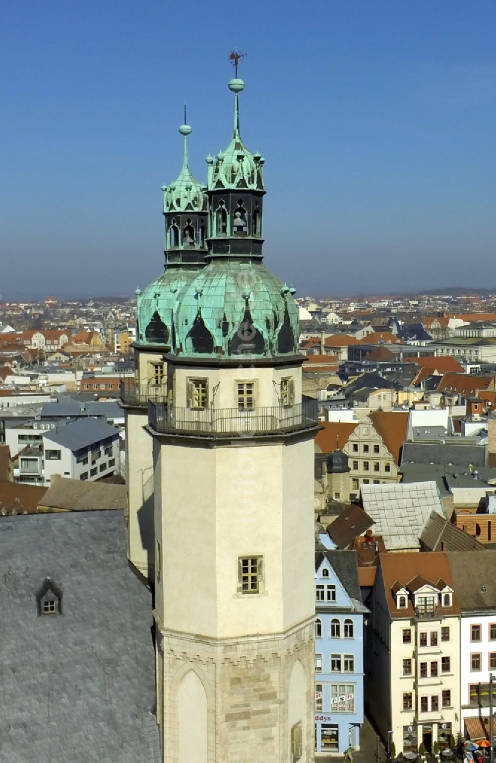 Halle ( Saale ) aus der Vogelperspektive: Zentrum von Halle an der Saale mit Blick auf den Roten Turm und die Marktkirche im Bundesland Sachsen-Anhalt