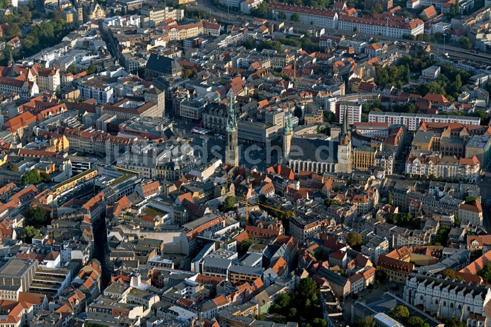 Halle (Saale) von oben - Zentrum von Halle an der Saale mit Blick auf den Roten Turm und die Marktkirche im Bundesland Sachsen-Anhalt