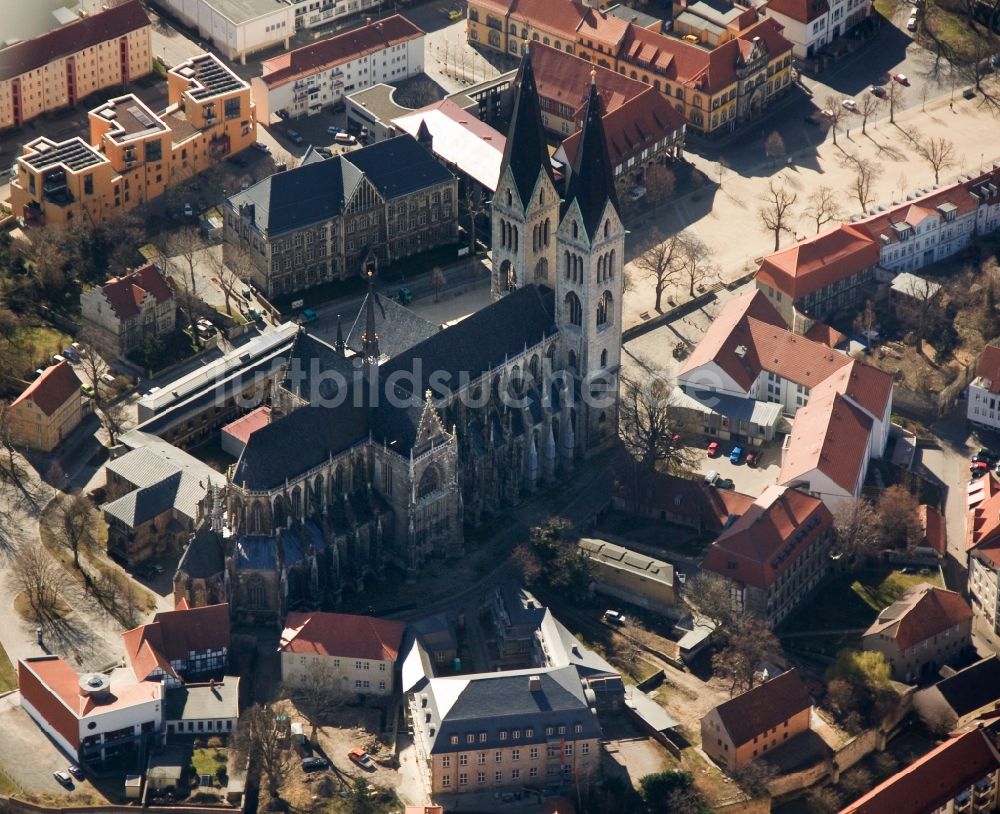 Halberstadt von oben - Zentrum der historischen Altstadt von Halberstadt mit Dom und Kirchen im Bundesland Sachsen-Anhalt