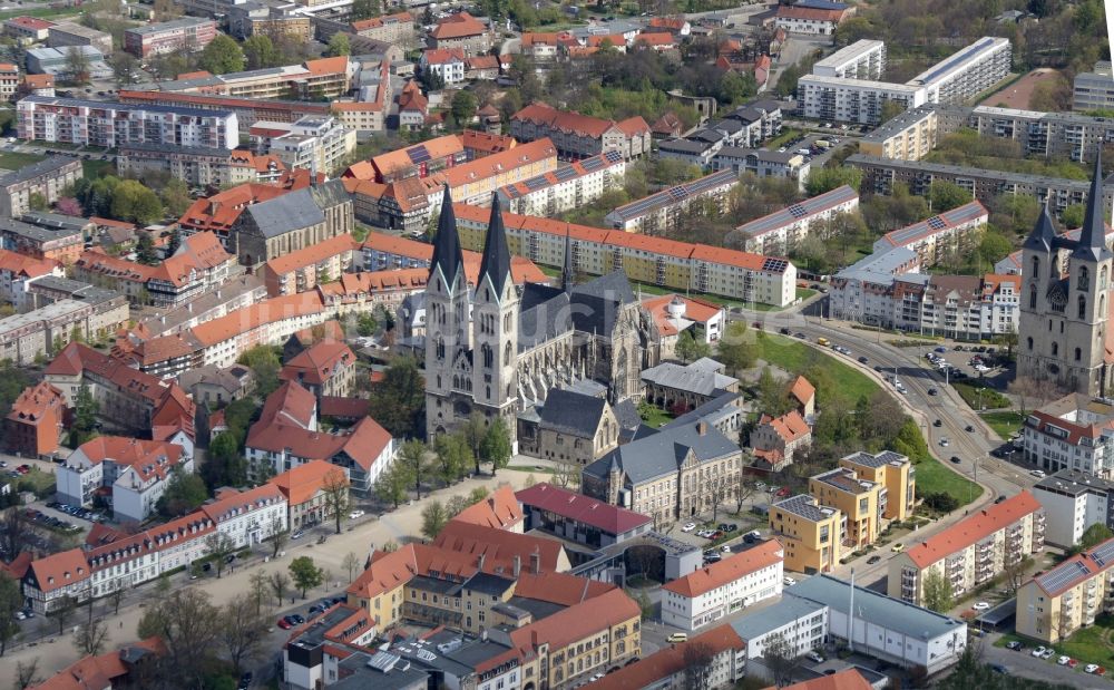 Luftbild Halberstadt - Zentrum der historischen Altstadt von Halberstadt mit Dom und Kirchen im Bundesland Sachsen-Anhalt