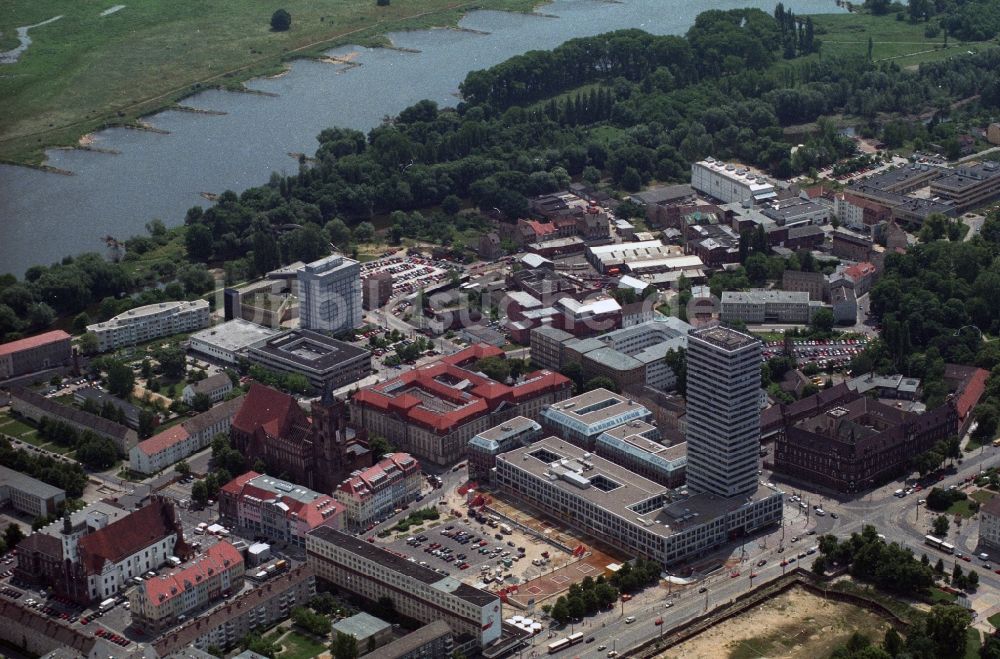 Luftbild Frankfurt Oder - Zentrum mit dem Hochhaus Oderturm am Ufer der Oder in Frankfurt Oder im Bundesland Brandenburg