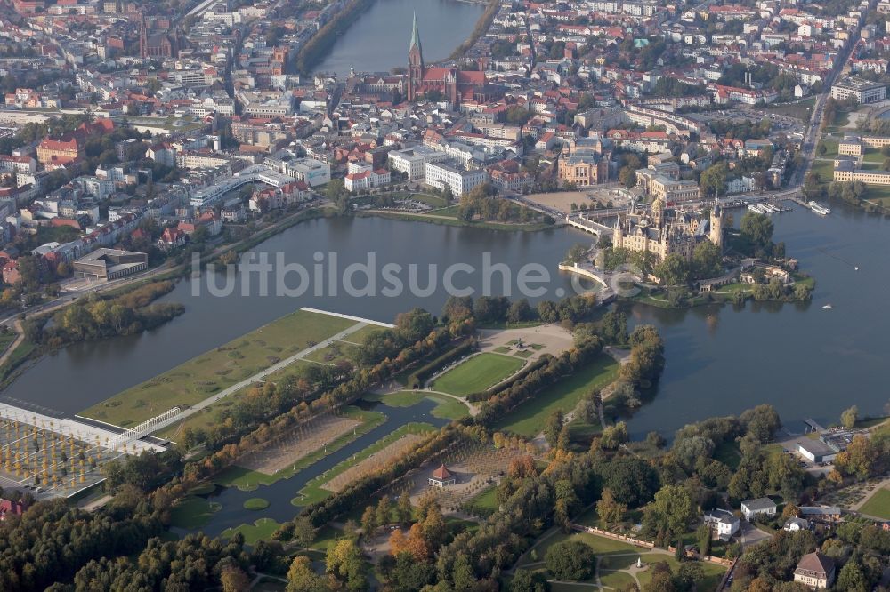 Luftaufnahme Schwerin - Zentrum der Stadt Schwerin im Bundesland Mecklenburg-Vorpommern