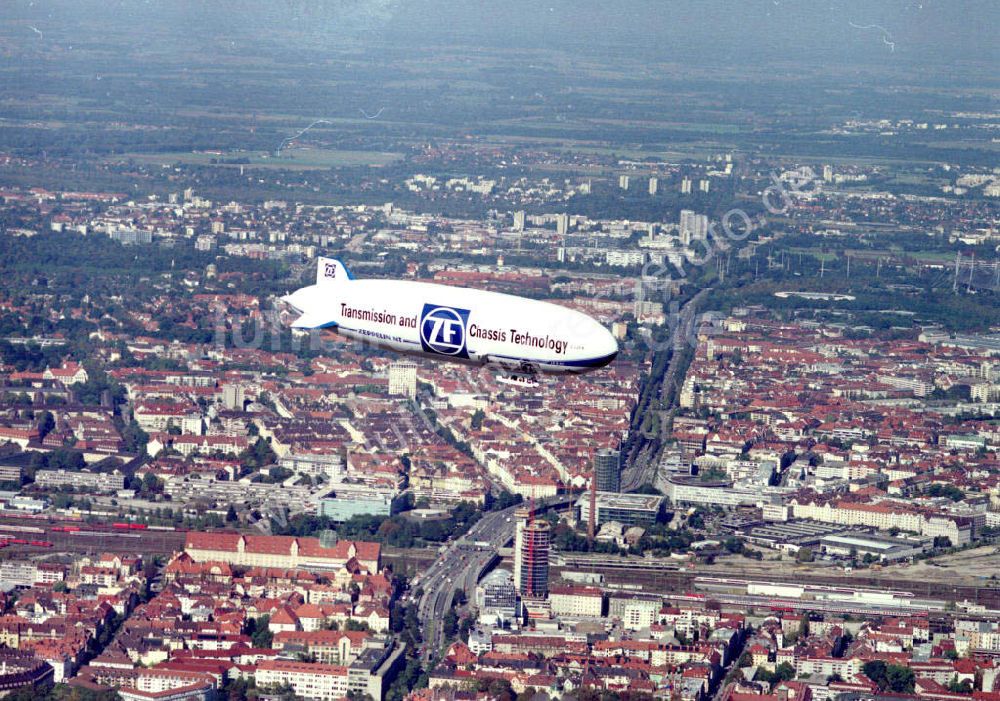 Luftaufnahme München - Zeppelin NT über München