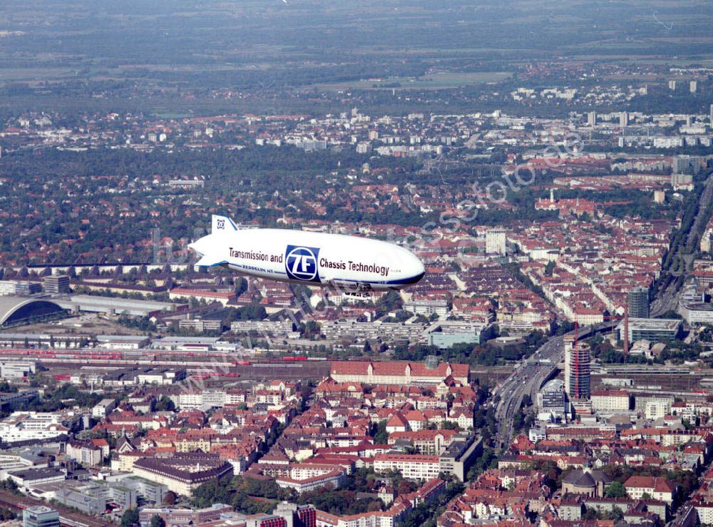 München von oben - Zeppelin NT über München