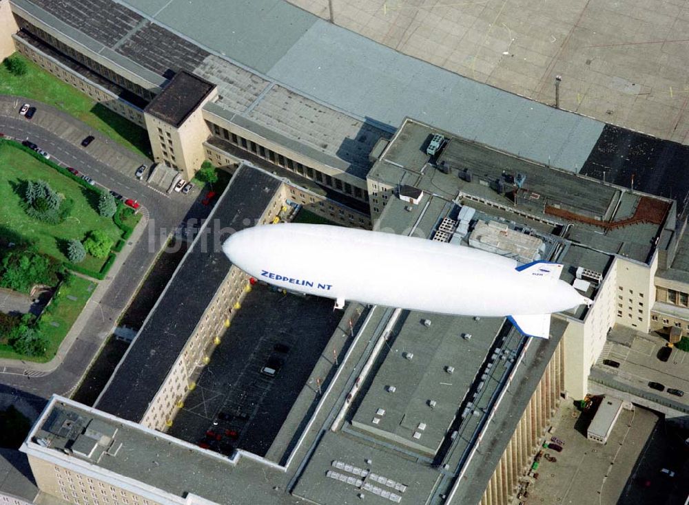 Berlin - Tempelhof von oben - Zeppelin - NT