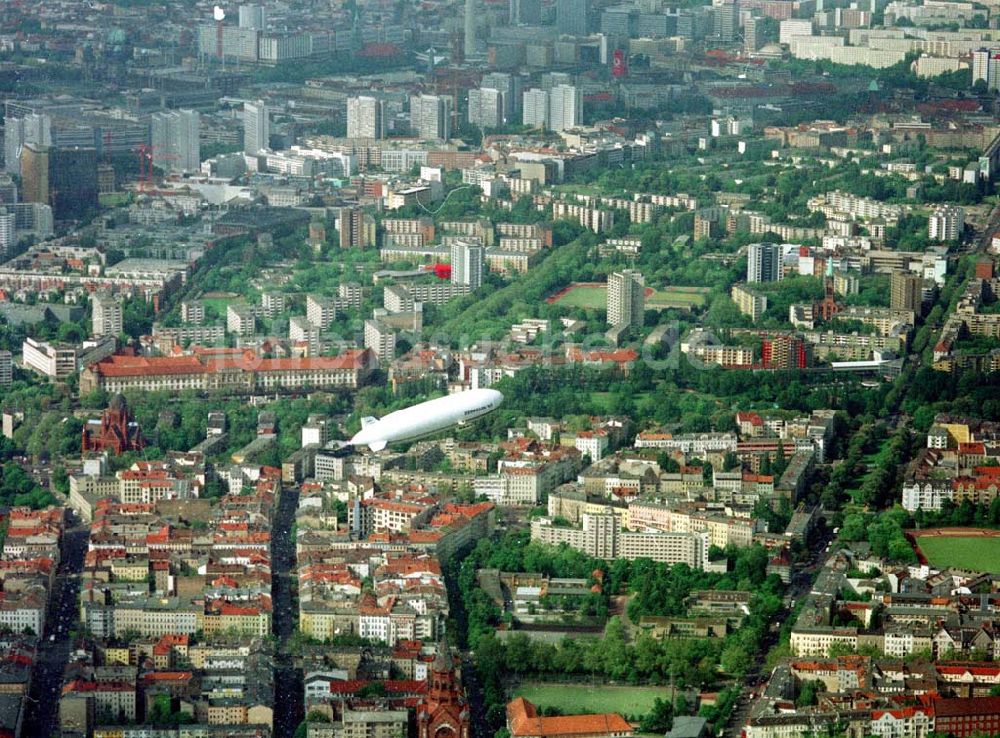 Berlin - Tempelhof von oben - Zeppelin - NT