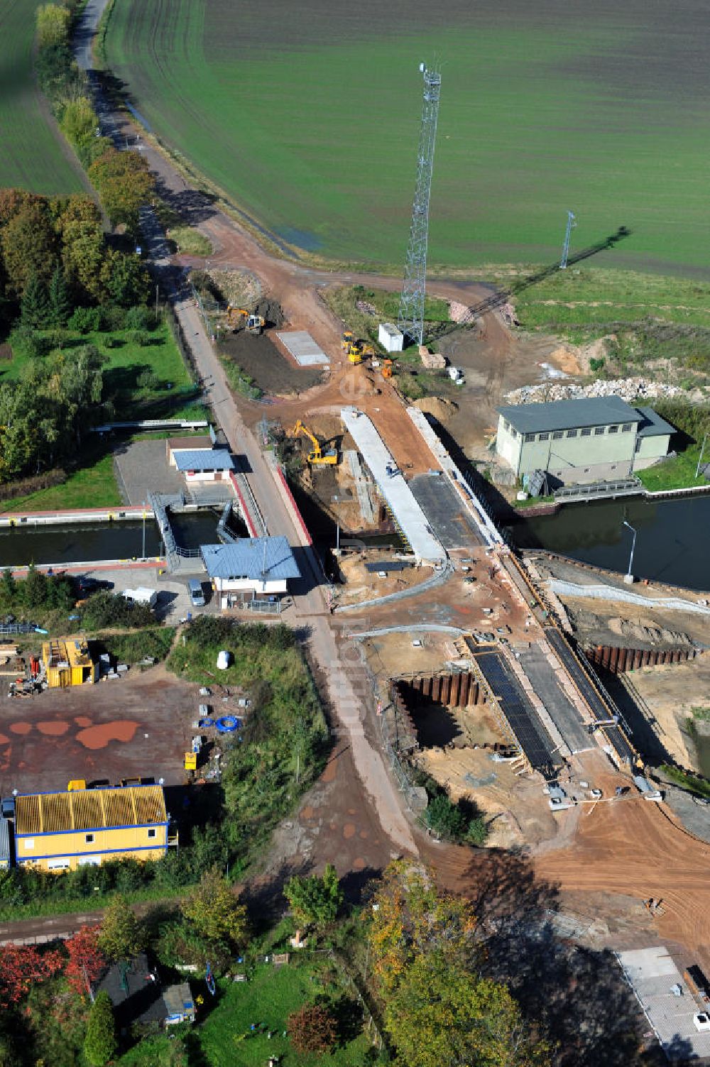 Luftaufnahme Zerben - Zerbener Brücke an der Schleuse Zerben