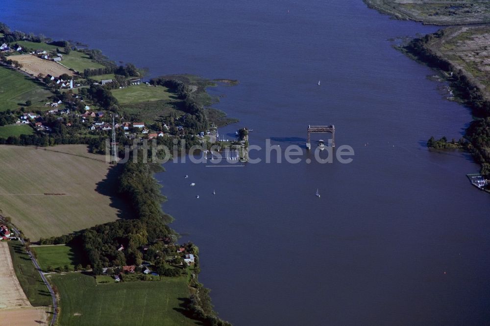 Karnin von oben - Zerstörte Eisenbahnbrücke bei Karnin an der Insel Usedom im Bundesland Mecklenburg-Vorpommern