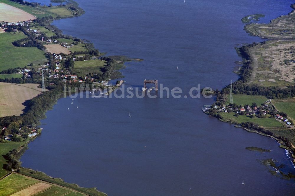 Luftbild Karnin - Zerstörte Eisenbahnbrücke bei Karnin an der Insel Usedom im Bundesland Mecklenburg-Vorpommern