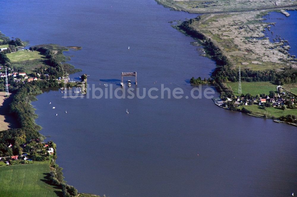 Luftaufnahme Karnin - Zerstörte Eisenbahnbrücke bei Karnin an der Insel Usedom im Bundesland Mecklenburg-Vorpommern