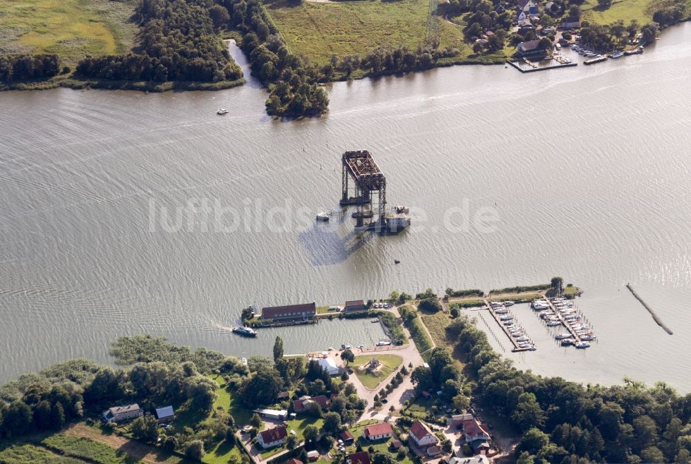 Usedom von oben - Zerstörte Eisenbahnbrücke in Karnin in Usedom im Bundesland Mecklenburg-Vorpommern