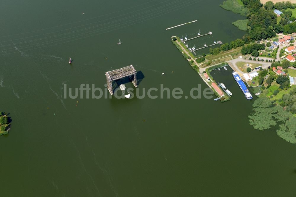 Luftbild Usedom - Zerstörte Eisenbahnbrücke in Karnin in Usedom im Bundesland Mecklenburg-Vorpommern