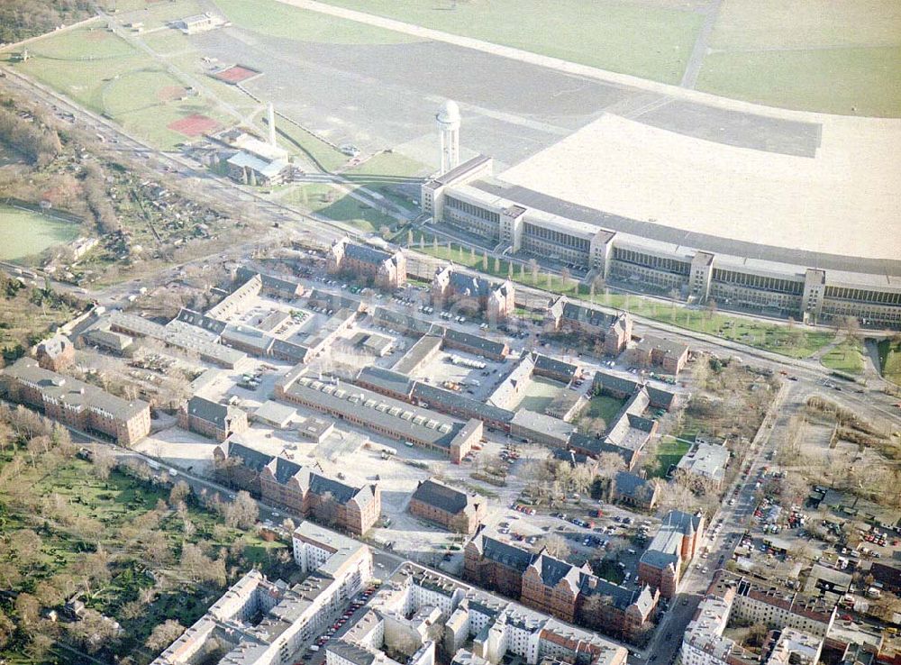 Luftbild Berlin - Tempelhof - ZERV - Dienststelle am Flughafen Tempelhof.