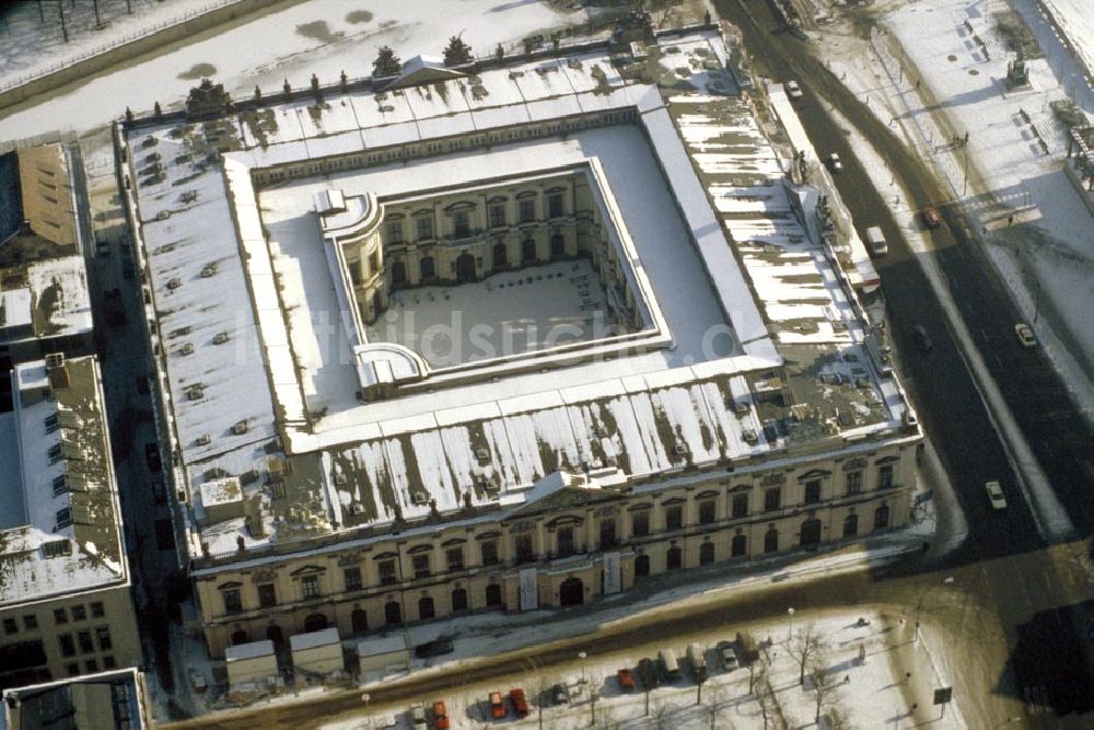 Luftaufnahme Berlin / Mitte - Zeugenhaus (Sitz des deutschen historischen Museums) Unter den Linden 1995