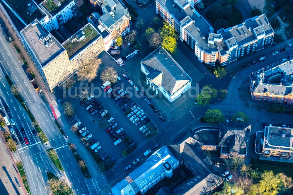 Luftaufnahme Hamburg - Zeughaus-Parkplatz für Automobile im Ortsteil St. Pauli in Hamburg, Deutschland