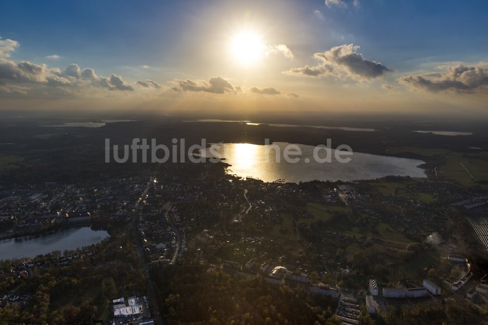 Luftaufnahme Neustrelitz - Zierker See an der Mecklenburgische Seenplatte in Neustrelitz im Bundesland Mecklenburg-Vorpommern