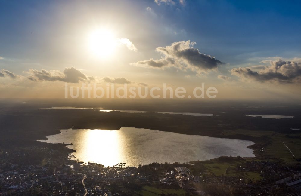 Neustrelitz von oben - Zierker See an der Mecklenburgische Seenplatte in Neustrelitz im Bundesland Mecklenburg-Vorpommern