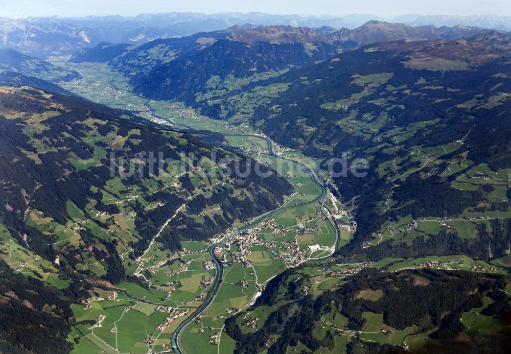 Mayrhofen von oben - Zillertal bei Mayrhofen in Österreich