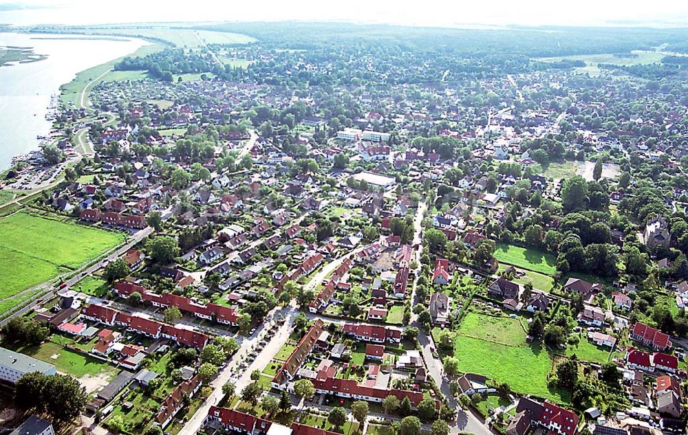 Zingst / Mecklenburg Vorpommern aus der Vogelperspektive: Zingst / Mecklenburg Vorpommern Stadtansicht von Zingst