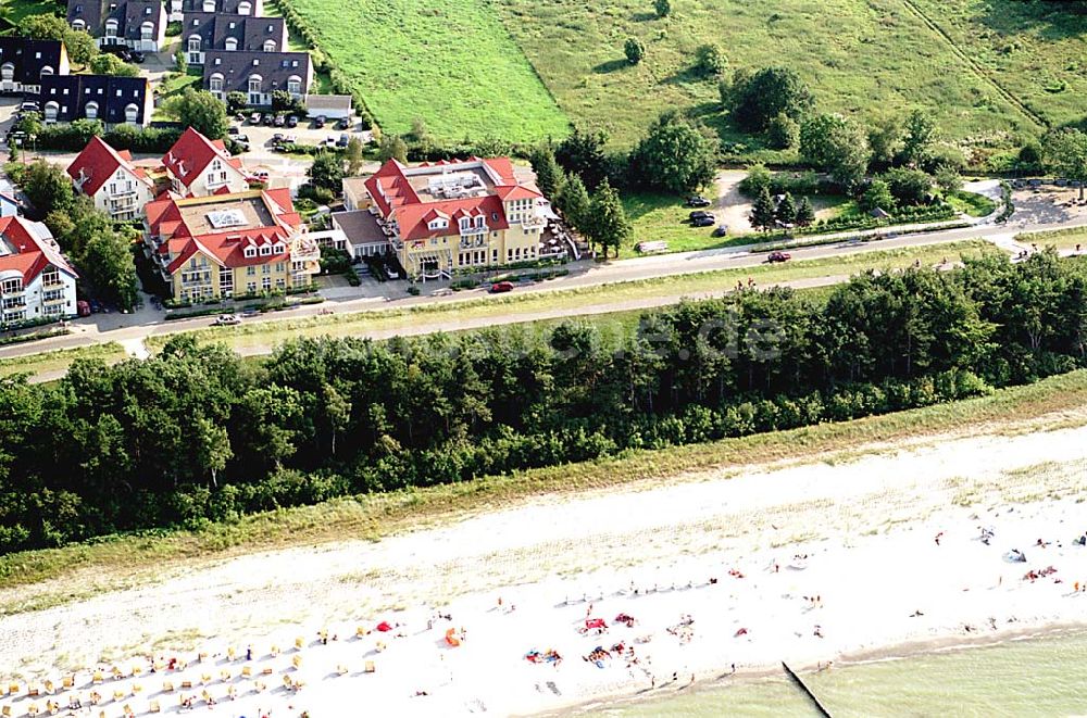 Zingst / Mecklenburh Vorpommern von oben - Zingst / Mecklenburh Vorpommern Hotel Meereslust (gelbe Häuser am Strand)