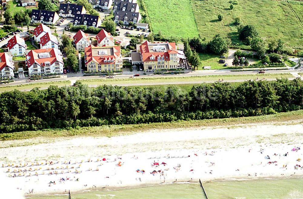 Zingst / Mecklenburh Vorpommern aus der Vogelperspektive: Zingst / Mecklenburh Vorpommern Hotel Meereslust (gelbe Häuser am Strand)