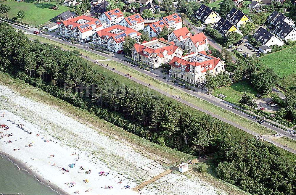 Zingst / Mecklenburg Vorpommern von oben - Zingst / Mecklenburh Vorpommern Hotel Meereslust (gelbe Häuser am Strand)