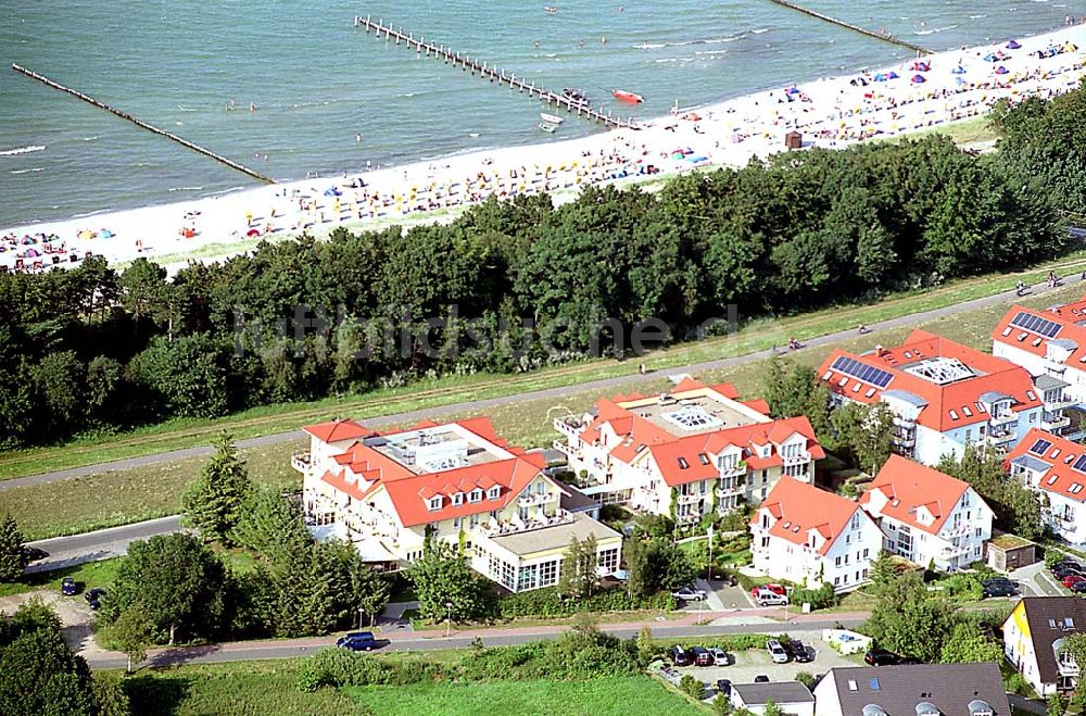 Zingst / Mecklenburg Vorpommern aus der Vogelperspektive: Zingst / Mecklenburh Vorpommern Hotel Meereslust (gelbe Häuser am Strand)