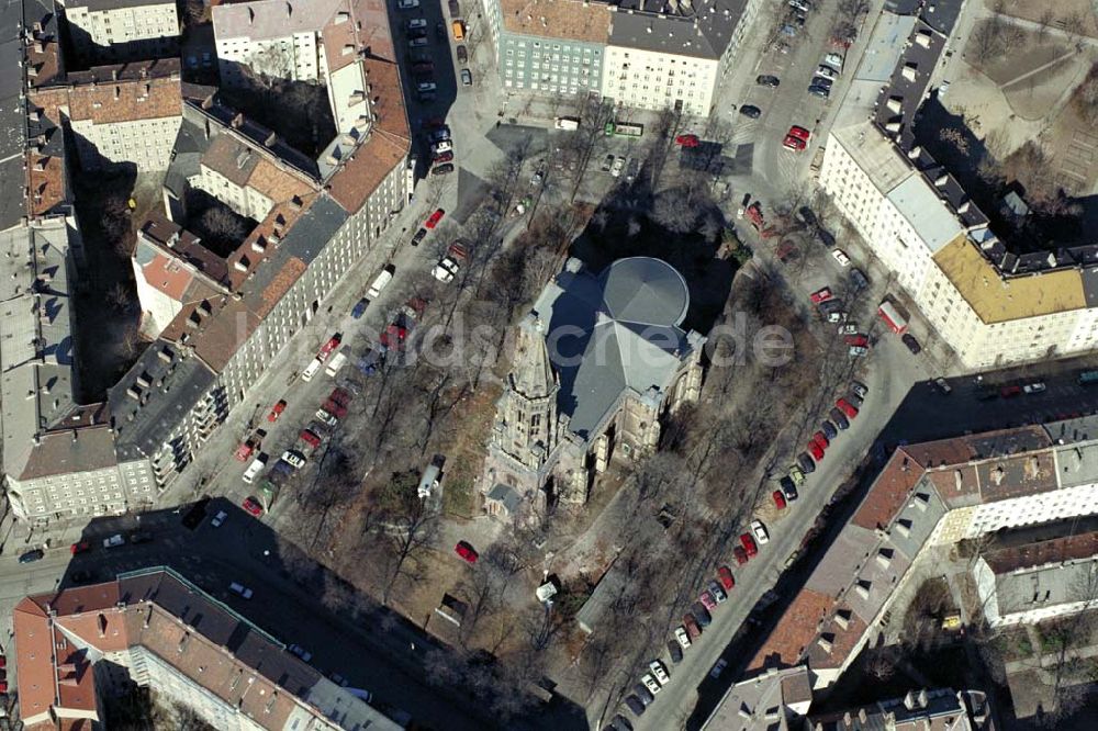 Luftbild Berlin - PRENZLAUER BERG - Zionskirche in Berlin-Prenzlauer Berg. 1995