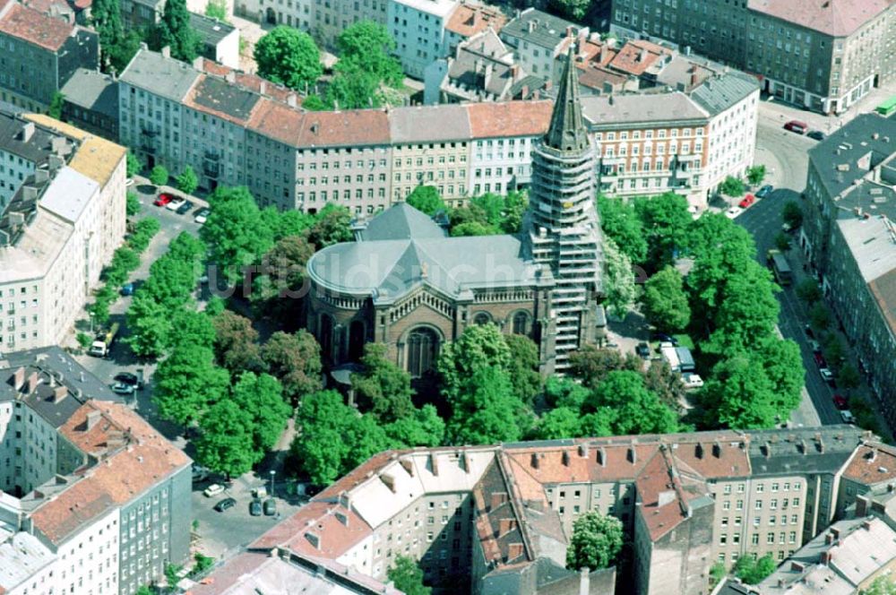 Berlin von oben - 23.06.1994 Zionskirche Prenzlauer Berg