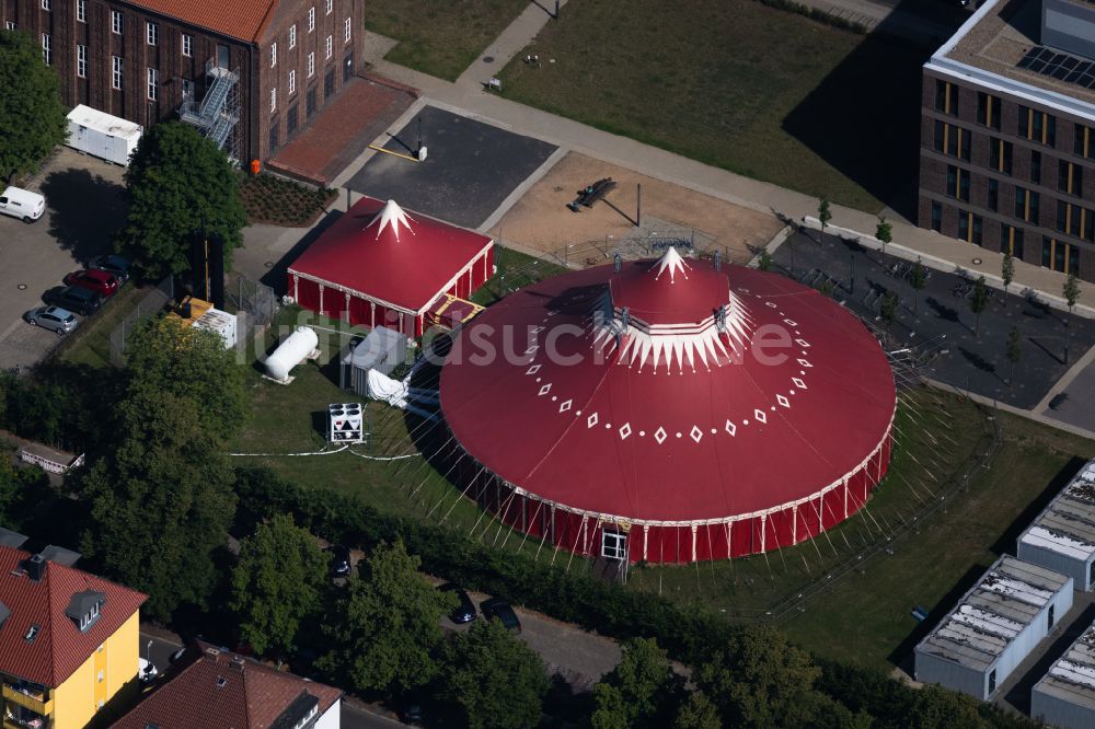 Braunschweig aus der Vogelperspektive: Zirkuszelt als Hörsaalersatz und Forschungszentrum BRICS in Braunschweig im Bundesland Niedersachsen, Deutschland