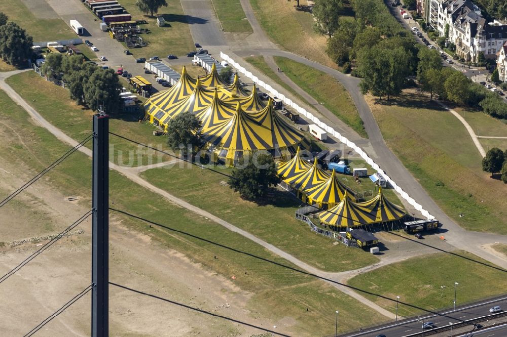 Luftaufnahme Düsseldorf - Zirkuszelte des Zirkus Flic - Flac auf den Rheinwiesen in Düsseldorf in Nordrhein-Westfalen