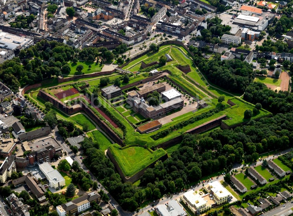 Jülich aus der Vogelperspektive: Zitadelle der Festung Jülich , einer Befestigungsanlage im Bundesland Nordrhein-Westfalen