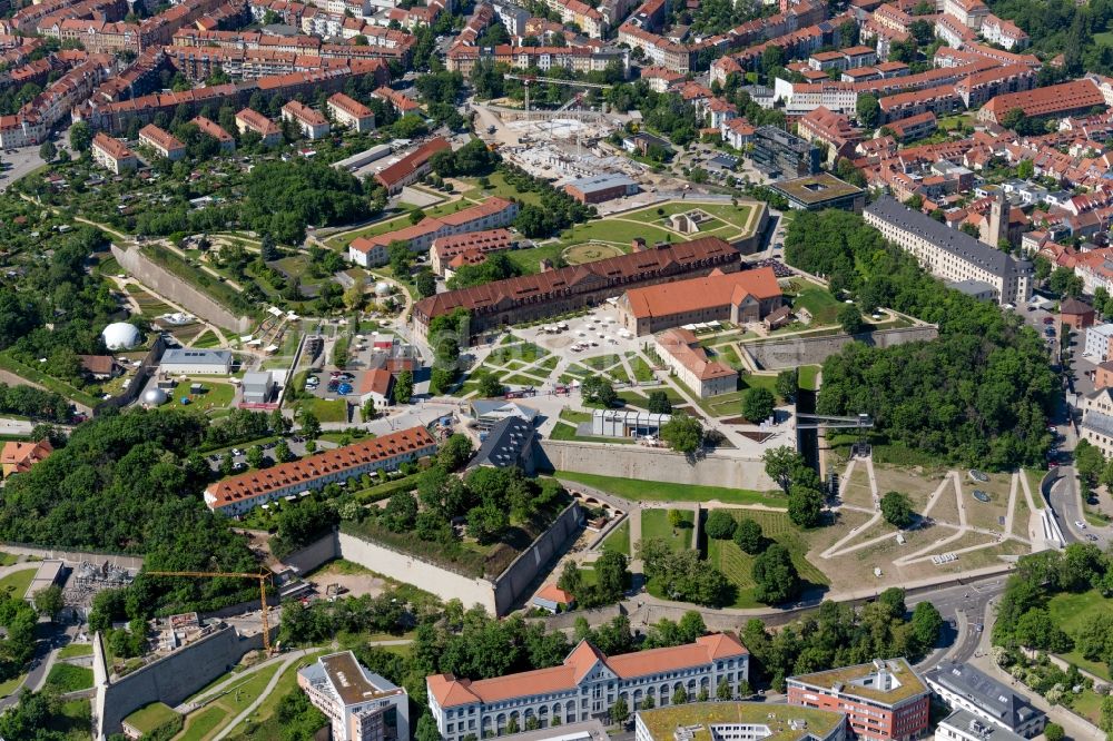 Erfurt von oben - Zitadelle am Petersberg Entree der BUGA Erfurt 2021 in Erfurt im Bundesland Thüringen, Deutschland