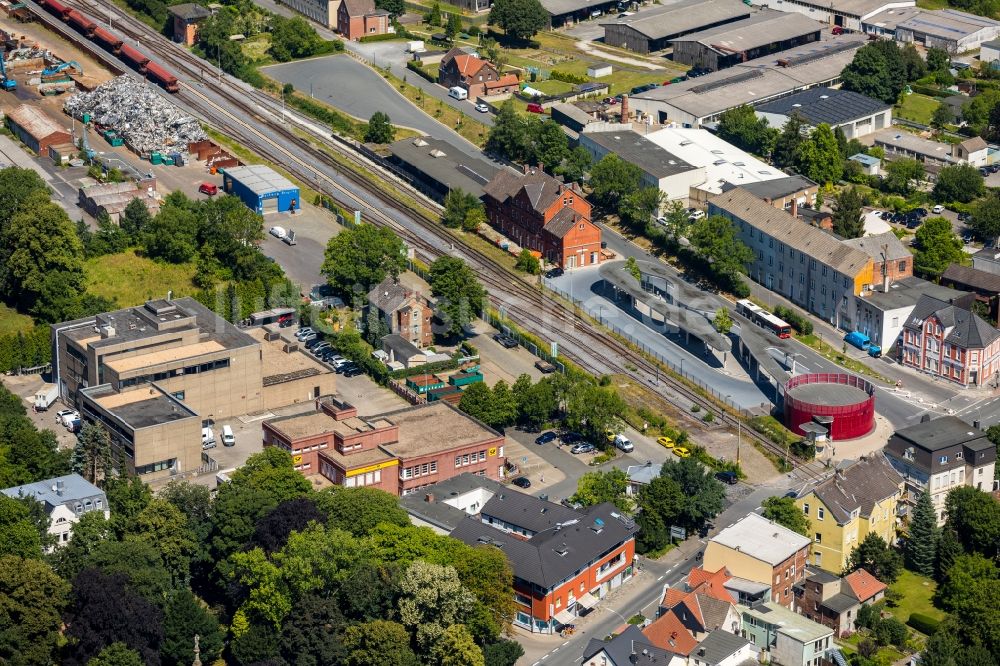 Beckum aus der Vogelperspektive: ZOB Omnibus- Bahnhof am Bahnhofplatz in Beckum im Bundesland Nordrhein-Westfalen, Deutschland