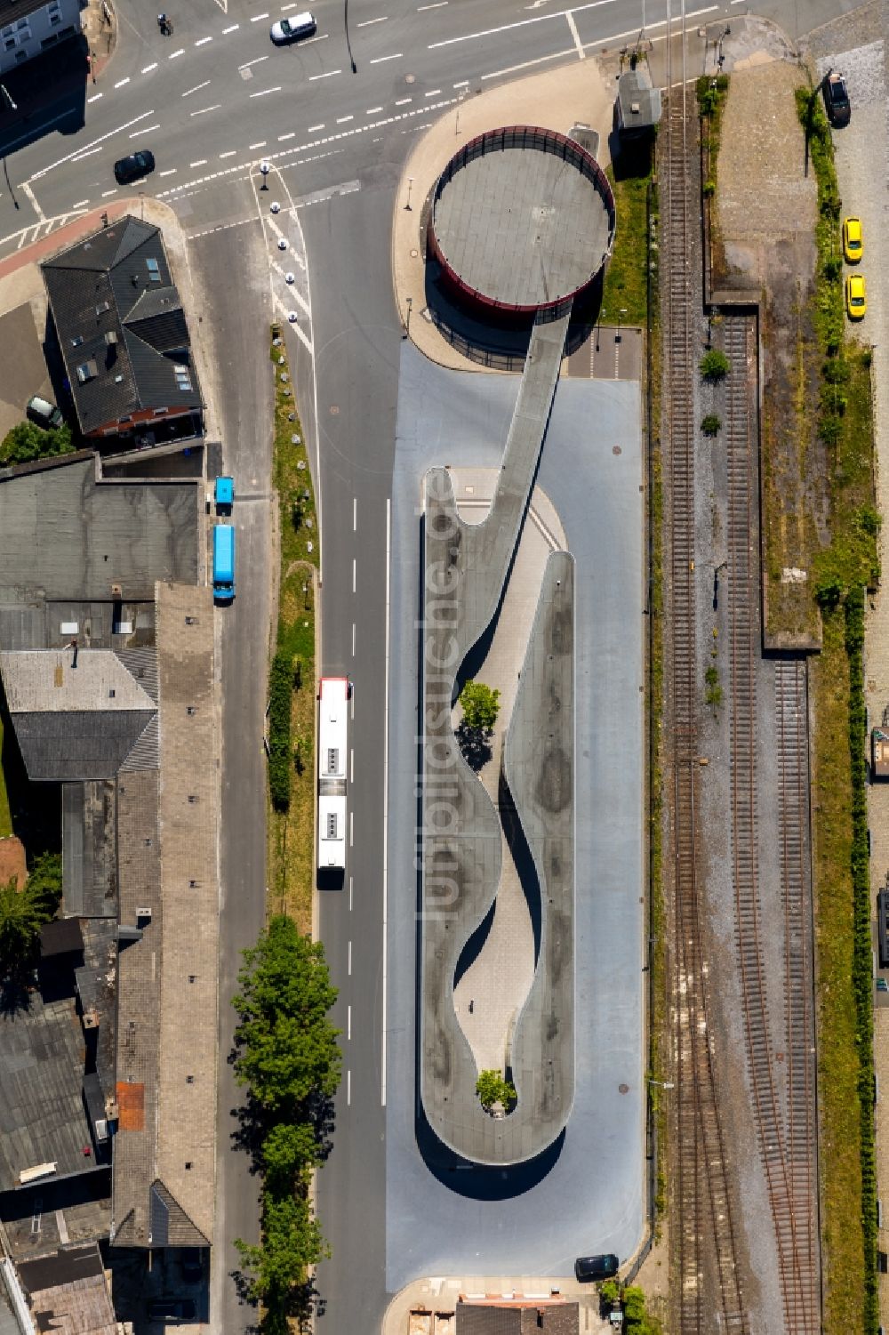 Beckum aus der Vogelperspektive: ZOB Omnibus- Bahnhof am Bahnhofplatz in Beckum im Bundesland Nordrhein-Westfalen, Deutschland